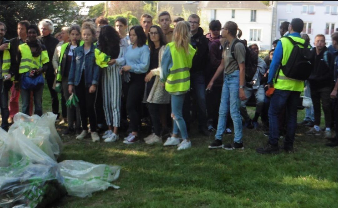 Les élèves du lycée se mobilisent pour la propreté de la planète